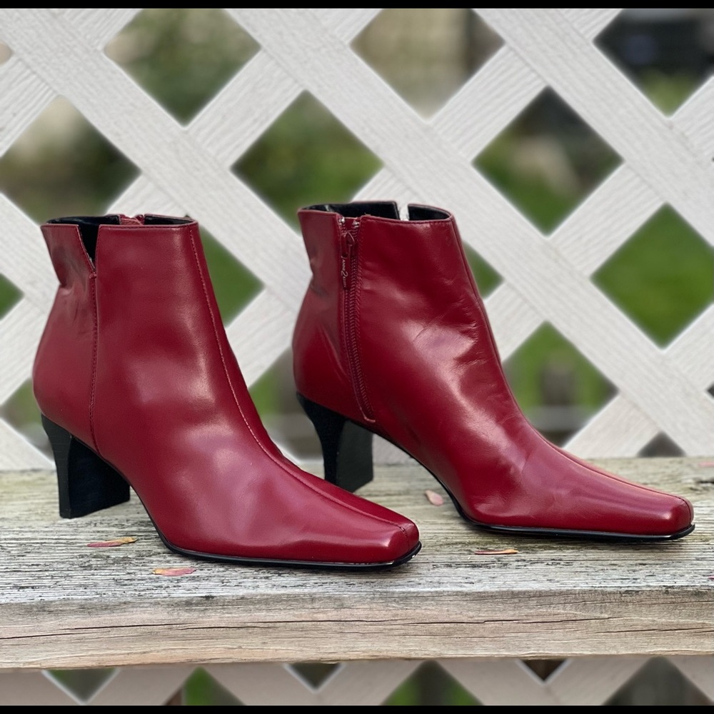 NWOT. Anne Klein 2 Red leather ankle boot.